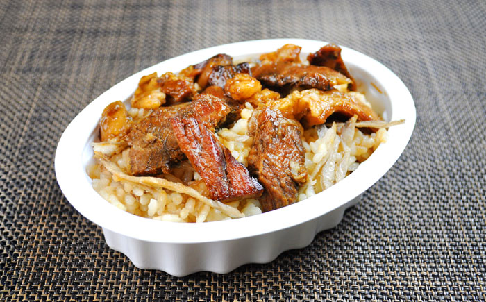 飛騨牛ひつまぶし 1人前×2個セット レトルト タレと山椒の小袋付き 牛肉 ご飯 保存食 恵那市 / テンポイント [AUEU013]