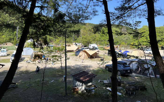 飯地高原自然テント村 キャンプサイト「テント泊」 平日限定 3カ月前宿泊券 / キャンプ テント 宿泊 宿泊券 アウトドア / 恵那市 / 飯地高原自然テント村 [AUAG002]