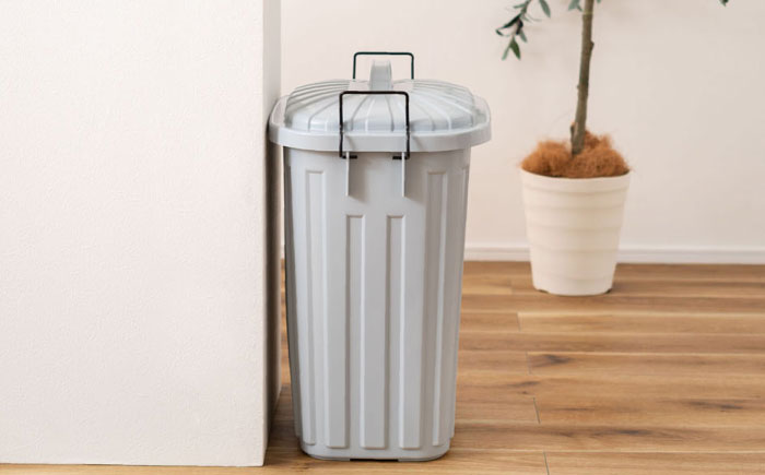 ペールカンのふた付きゴミ箱　60リットル　グレー　1個 / ダストボックス ごみ箱 ふた付き シンプル / 恵那市 / 東谷株式会社 明智流通センター [AUAD123]