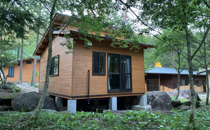 飯地高原自然テント村 薪ストーブ付キャビン 平日4カ月前優先予約宿泊券 / キャンプ テント 宿泊 宿泊券 アウトドア / 恵那市 / 飯地高原自然テント村 [AUAG004]