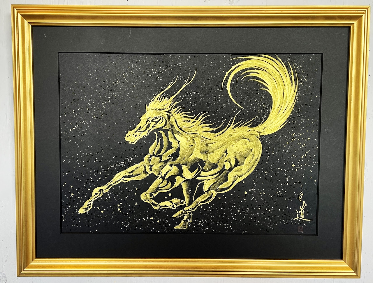 現代水墨画家 白道「丙午　龍馬」黒ゴールド｜絵画 アート インテリア 手描き 一筆 龍 日本画 現代アート ハンドメイド作品 水墨画 かっこいい 作品 縁起 風水 芸術 2026年 午年 うま 馬 干支 [mt2126]