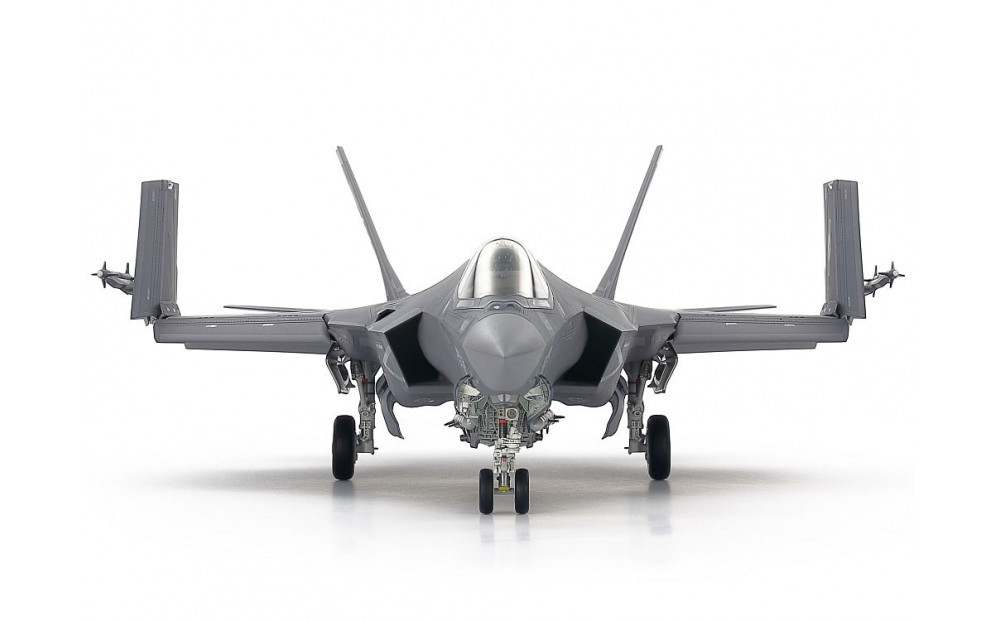 1/48 ããããŒã ããŒãã³ F-35C ã©ã€ããã³ã°II