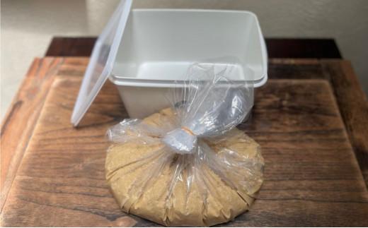 ＜ぬかどっ子＞ 熟成ぬか床 キット【ぬか床3Kg, 補充用煎りぬか300g×1袋, かくし味(昆布・きな粉・唐辛子)×1袋 ,ポリ容器入】無添加 国産原料 漬物 糠 乳酸菌 発酵