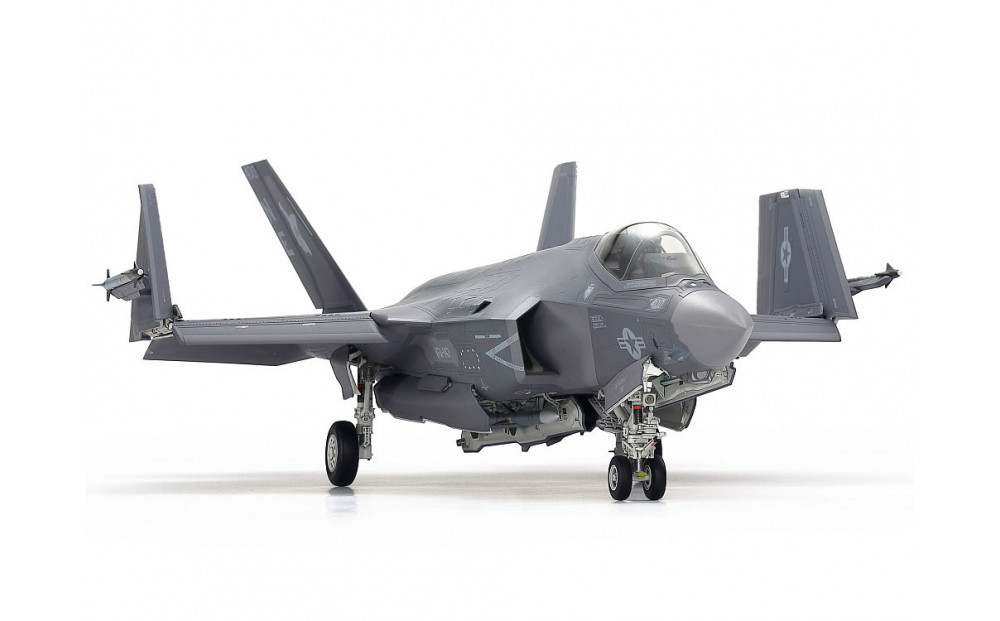 1/48 ããããŒã ããŒãã³ F-35C ã©ã€ããã³ã°II