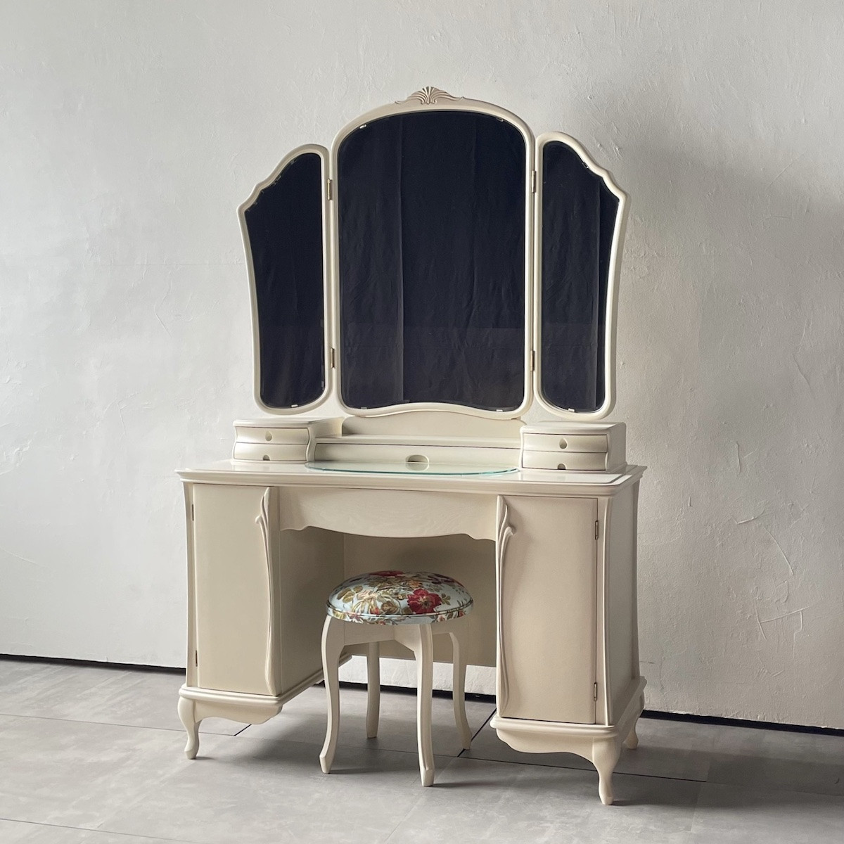 松永工房 Continue ドレッサー アロール半三 オフィシャル限定品 ホワイトカラー クラシック エレガント インテリア アンティーク調家具 木製 鏡台 ミラー ねこ脚 ヘアメイク メイク コスメ アクセサリー 収納 カンティーニュ【配送不可：沖縄・離島】