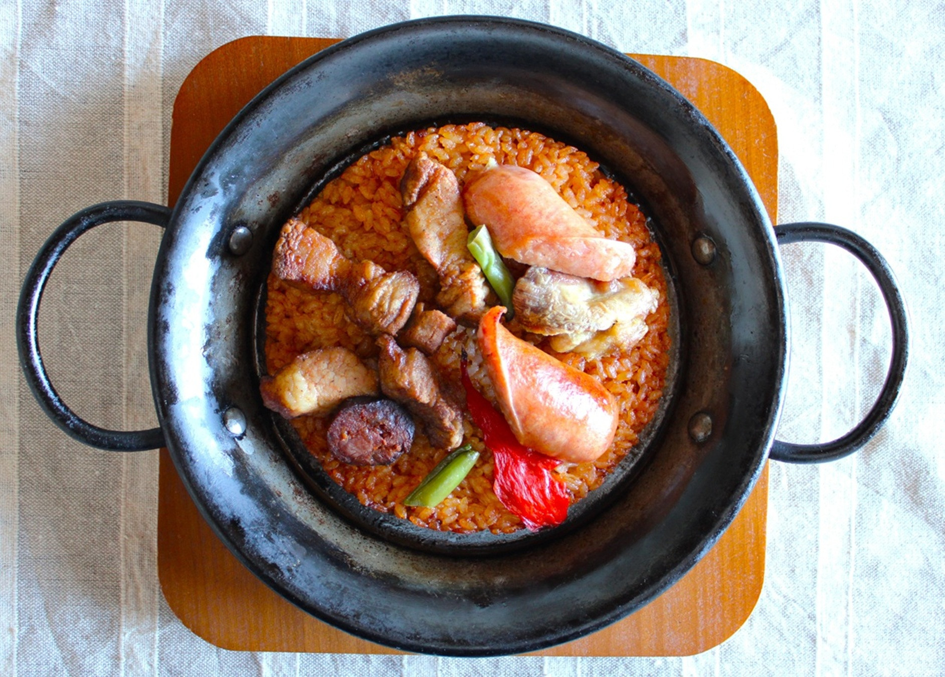 【1月20日以降順次発送】スペイン産栗豚とチョリソーのパエリア 1人前 2個セット 静岡の老舗スペインレストラン「サングリア」 冷凍 スペイン料理 パエリア タパス ワイン バル バール◇