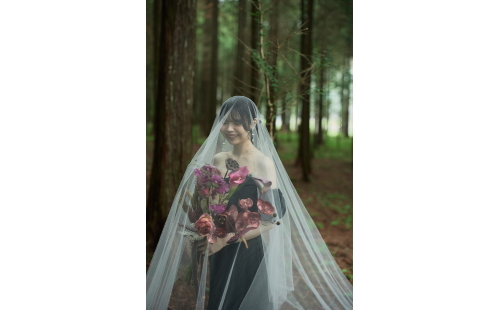 森ã®äžã®ãŠã§ãã£ã³ã°ãã©ã