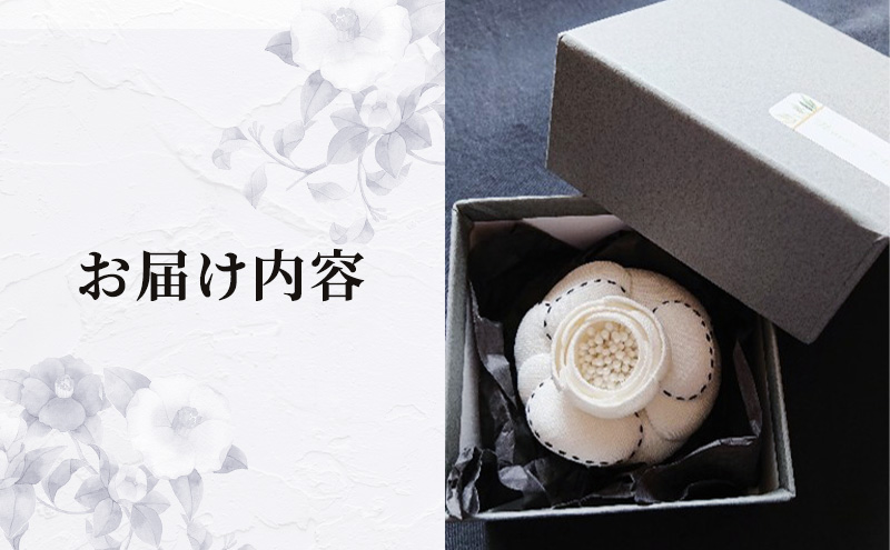 遠州織物 布花コサージュ 白×黒ステッチカメリア 布花 コサージュ アクセサリー フォーマル セミフォーマル カジュアル カメリア 天然素材 帽子飾り 帯留め ストール留め ギフト 静岡 浜松市