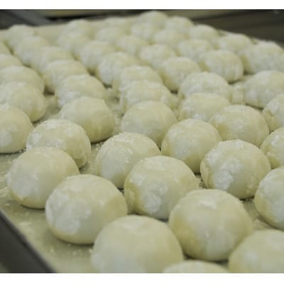 生クリーム大福「うさぎのしっぽ」抹茶8個・いちご8個【配送不可地域：離島・北海道・沖縄県・四国・九州】【1595763】