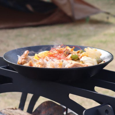 アウトドア(キャンプなど)・ご自宅でも一石二鳥の便利な鍛造フライパン【配送不可地域：離島・沖縄県】【1619522】