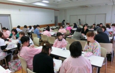 æªæ¥ãæ
ããã©ãã»è¥è
ãè²ãæè²ç°å¢åã³åè²ãŠæ¯æŽã®å
å®