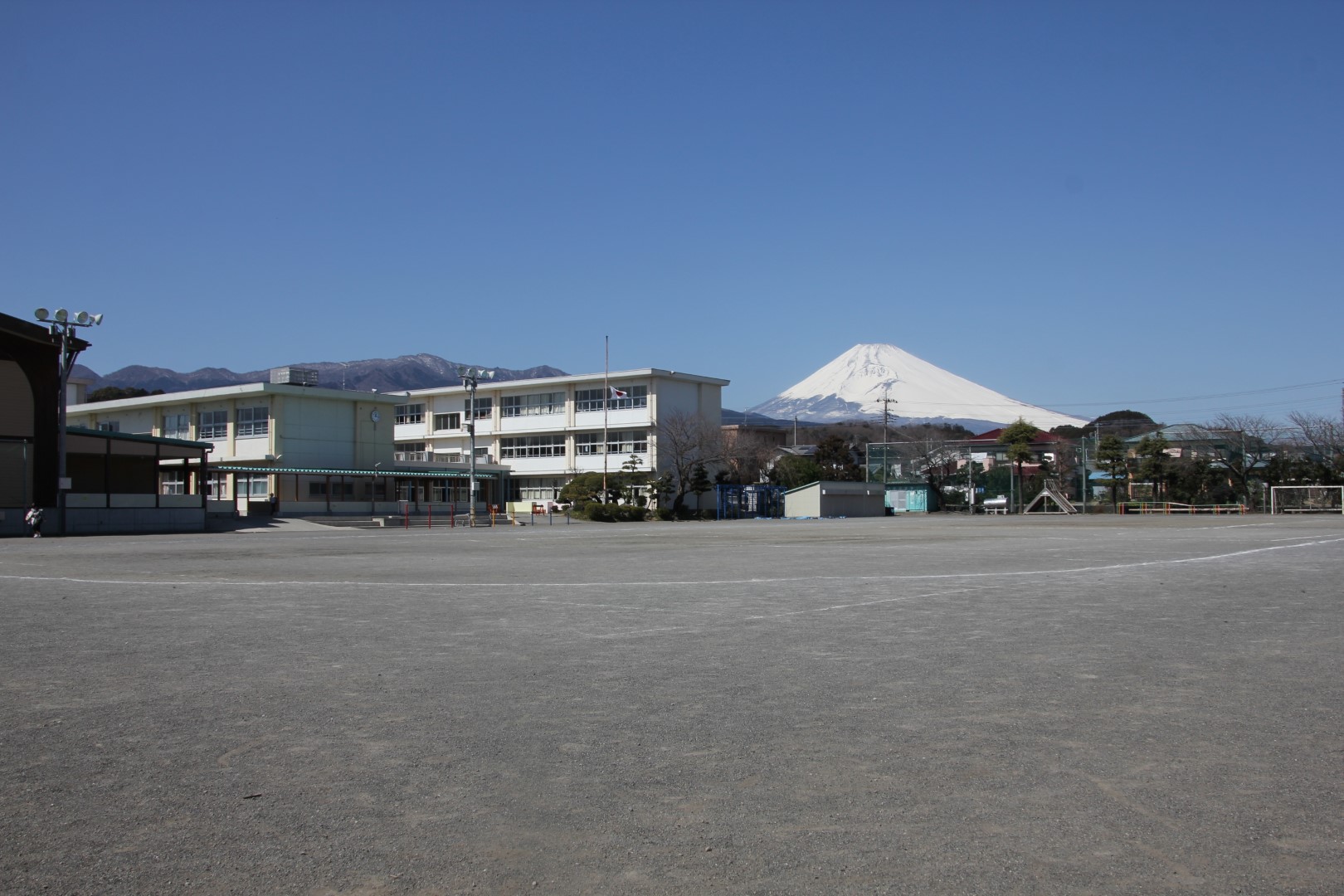 謨呵ご繝サ譁蛹悶サ逕滓カッ蟄ヲ鄙偵ョ蜈螳溘↓髢「縺吶k莠区・ュ