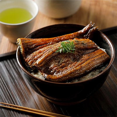 【2ヵ月毎定期便】【産地直送】浜名湖産　うなぎ蒲焼 約150g×2尾[かわべのうなぎ]全6回【配送不可地域：離島】【4013250】