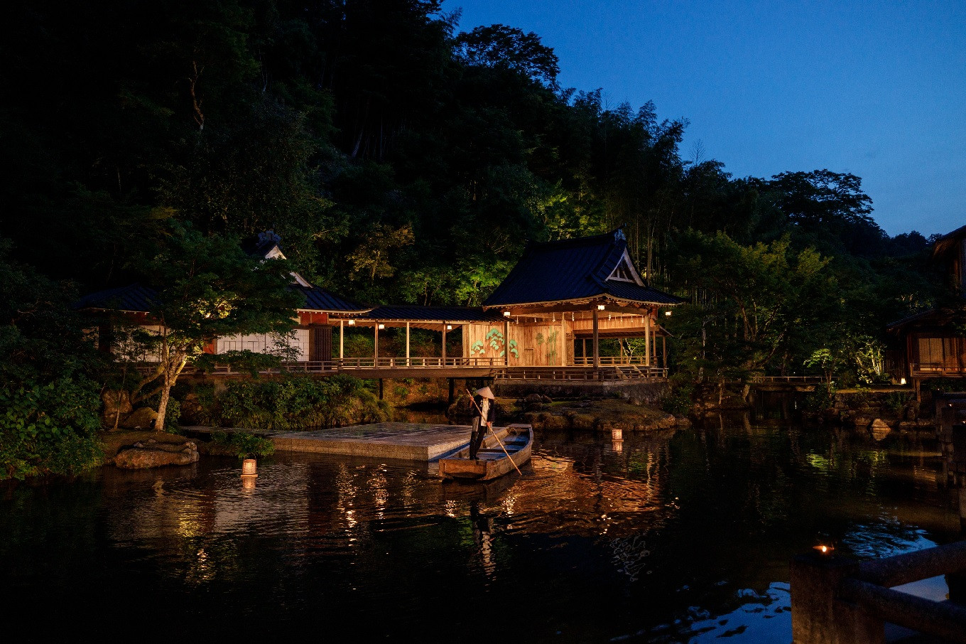 あさば 旅館 宿泊補助券 210,000円分 【静岡県 伊豆市 ふるさと納税 宿泊 温泉 温泉宿 高級旅館 宿泊券 宿泊補助券 旅行 旅行券 旅行クーポン 商品券 補助券 修善寺 静岡 伊豆 修善寺温泉 観光 補助券 チケット 利用券 舞台 能舞台 能楽 狂言 新内 文楽 琵琶楽 修善寺藝術紀行 伝統 伝統芸能 新内流し 流し】70-006