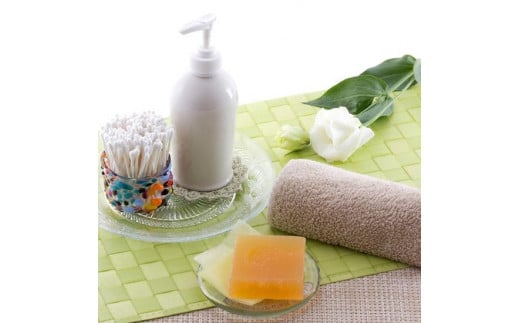 【自然療法 サロンミモザ】ココロも カラダも ほわっと 土肥産 白びわ ほわっとびわ石鹸100g | 静岡県 伊豆市 伊豆 びわの葉 せっけん 石鹸 スキンケア ボディケア アロマセラピー ナチュラル 自然 リラクゼーション ビューティケア 癒し フレグランス 健康美容 ウェルビーイング スパトリートメント リフレッシュ バスケア びわ アロマ 土肥 |