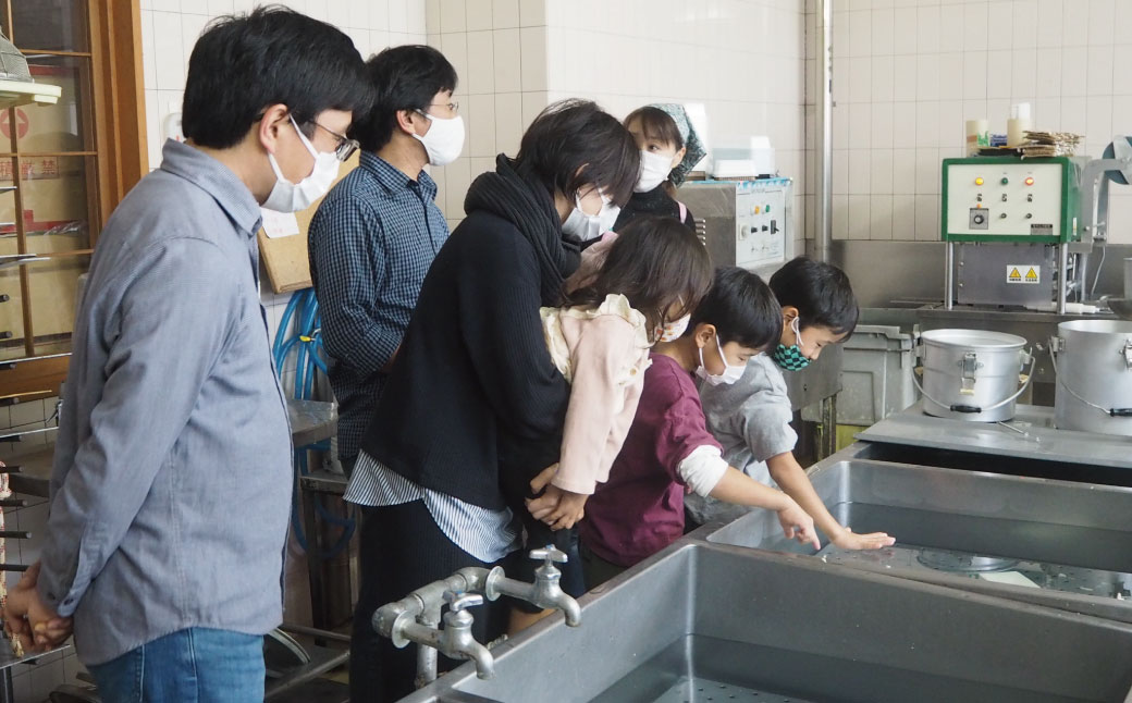 季多楽 伊豆市産 大豆 美味しい 豆腐作り 体験 チケット (大人２名分 ※チケット発送時 おいしい お土産付）【手作り 体験 豆腐 伊豆 チケット 】011-008