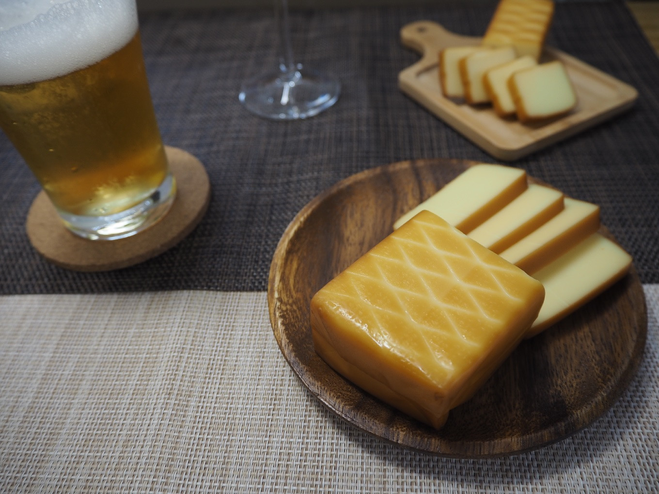 燻製屋 スモーク チーズ 4個 セット （大 170g × 2個 ・小 80g × 2個 ) 　【自家製 燻製 おつまみ 晩酌 家飲み お取り寄せ グルメ 乳製品 静岡県 伊豆市 伊豆 修善寺 自家製 手作り 燻製 スモーク セット 詰め合わせ チーズ ちーず 乳製品 おつまみ つまみ 晩酌 お取り寄せ グルメ 家飲み 宅飲み 乳製品 発酵食品 発酵乳 加工食品 贈答 ギフト】1-009