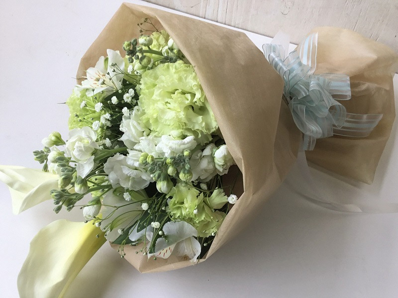 （定期便・年4回）あきつフルール メモリアル 御供花束・アレンジメント　【伊豆 花 ギフト フラワー アレンジメント 供え花】 076-001