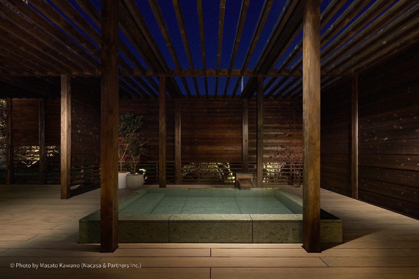 ロクワット 西伊豆 LOQUAT 土肥温泉 蔵一棟貸し 露天風呂付 客室 宿泊券 ２名様（１泊２食付き） ※1日 2組様 限定【 静岡県 伊豆市 ペア カップル 宿泊 温泉 温泉宿 旅行クーポン 静岡 伊豆 蔵 限定 贅沢 ジェラテリア ベーカリー ラグジュアリー 名家 白枇杷 地産地消 】 60-003