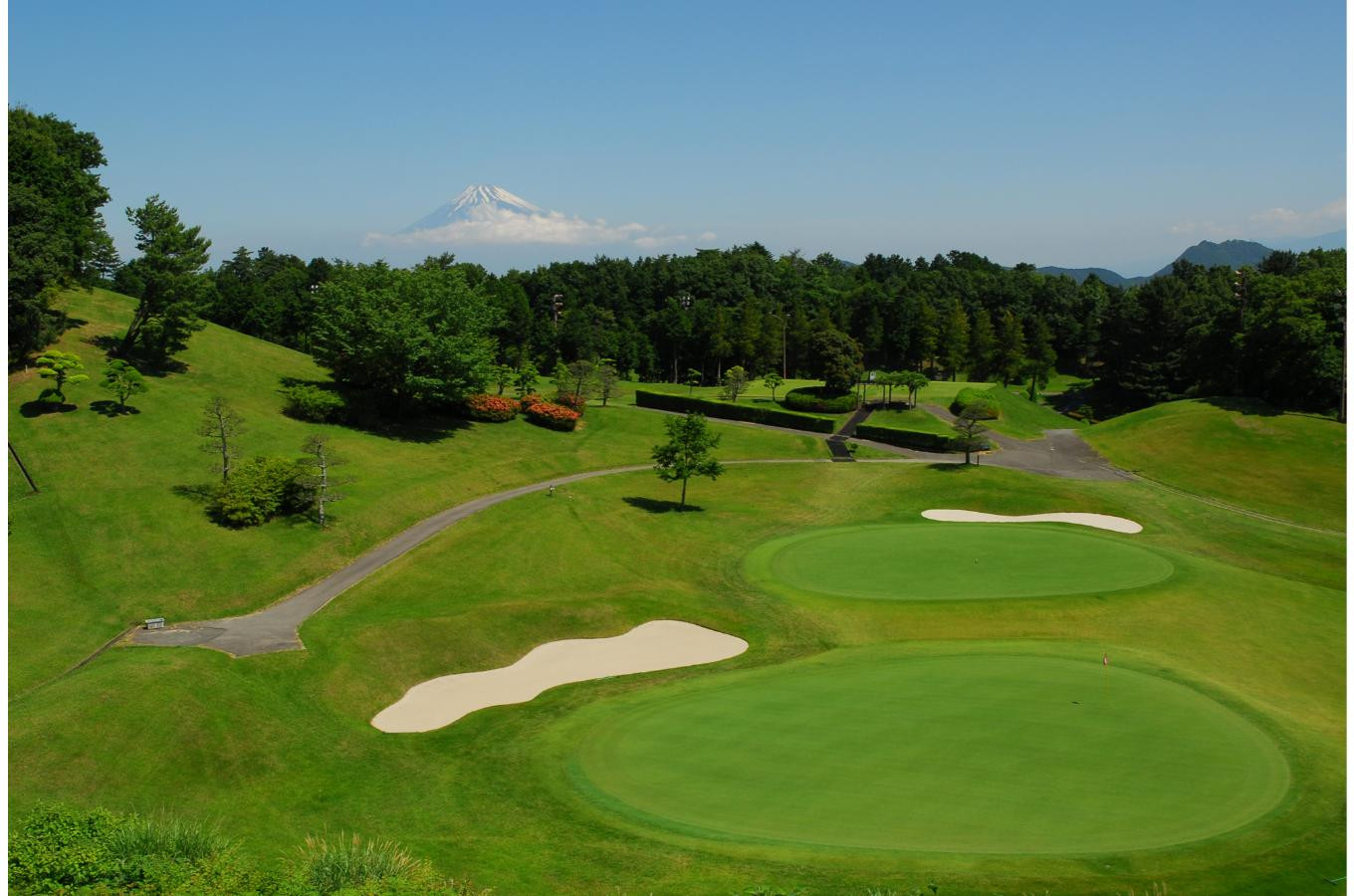 バラエティ 豊かな 18ホール ラフォーレ 修善寺 ・カントリー クラブ ゴルフプレー券 土曜日 2名様 【静岡県 伊豆市ゴルフ 体験 ゴルフコース プレイ チケット 利用券 クーポン券 静岡 伊豆四季 ラフォーレ 修善寺 カントリー クラブ お得 18ホール 満喫 リゾートゴルフ リゾート 】 D-15