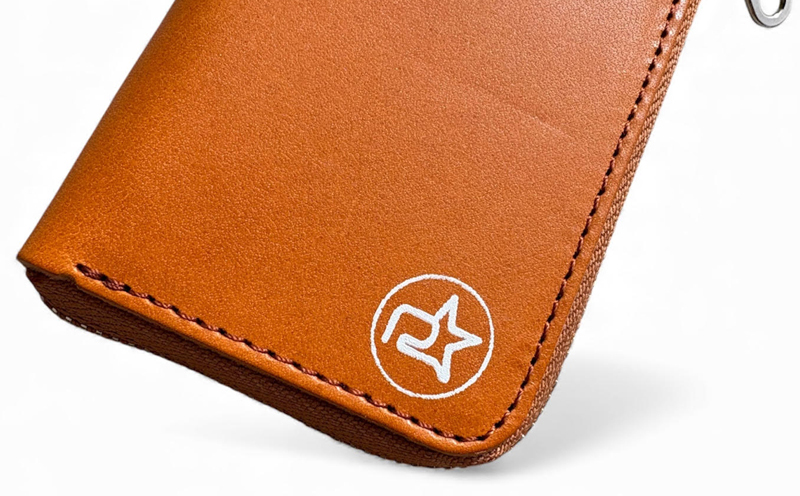 【ブラック】 Revolla 国産本革 ラウンドジップ ハーフオープン スマートキーケース ファッション ファッション雑貨 安心 コンパクト 鍵 キーケース ケース スマート 安全 防犯 小物 便利 軽量 送料無料 誕生日 セキュリティー おしゃれ プレゼント ギフト 贈答用 お祝い アウトドア 旅行 便利 日常使い おしゃれ 静岡県 牧之原市 REVOLLA