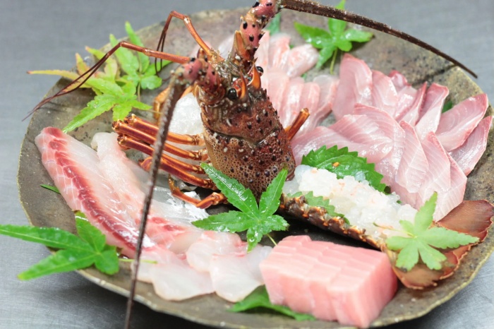 æç¬ãšæ³ãŸãæºæ³ããæµãã®å°ããªæ¹¯å®¿ 湯宿çŠã®æ¹¯ ç¹å®æ¥éå®å®¿æ³åžïŒæ³ïŒé£ä»ãïŒå®€ïŒåæ§ãå©çš 1401 ïŒ çŠã®æ¹¯ éå²¡ç æ±äŒè± äŒè± æç¬ ããã æ³ãŸãã