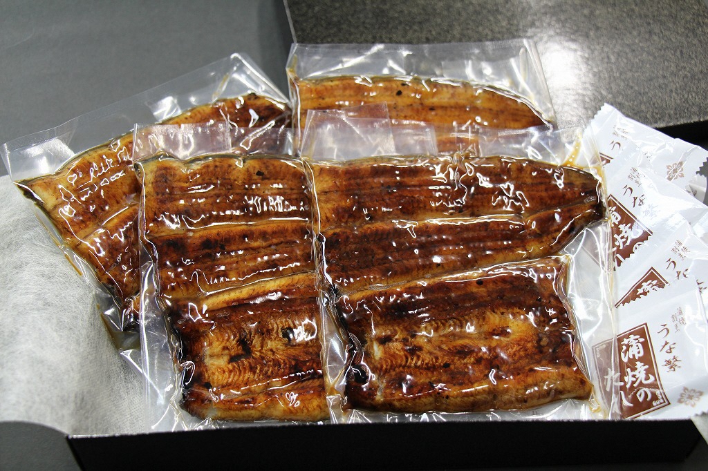 うなぎ 蒲焼 真空パック ４人前 うな繁 うな重 ひつまぶし たれ付き お中元 ギフト 富士山 湧水 ウナギ 鰻 土用 丑の日 個包装 人気 美味しい 小分け 静岡県