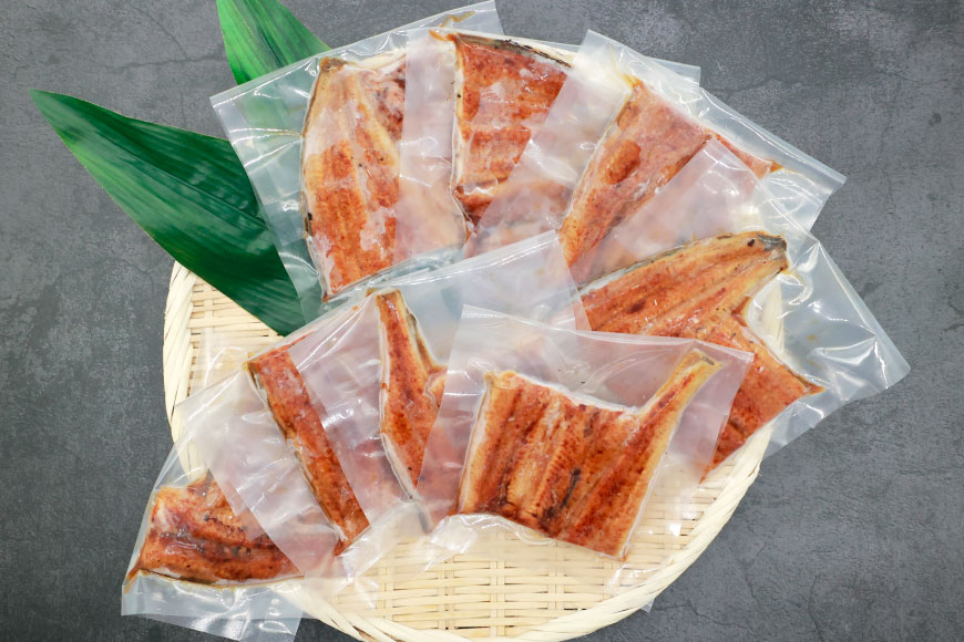 うなぎ 国産 うなぎ蒲焼セット カット8P (80g×8P 小袋たれ山椒付×8P) [静岡うなぎ漁業協同組合 静岡県 吉田町 22424687] 静岡県産 吉田町産 鰻 ウナギ 蒲焼き 蒲焼 かば焼き カバヤキ 真空パック 冷凍 うなぎ うな丼 うな重 鰻重 土用の丑の日 丑の日