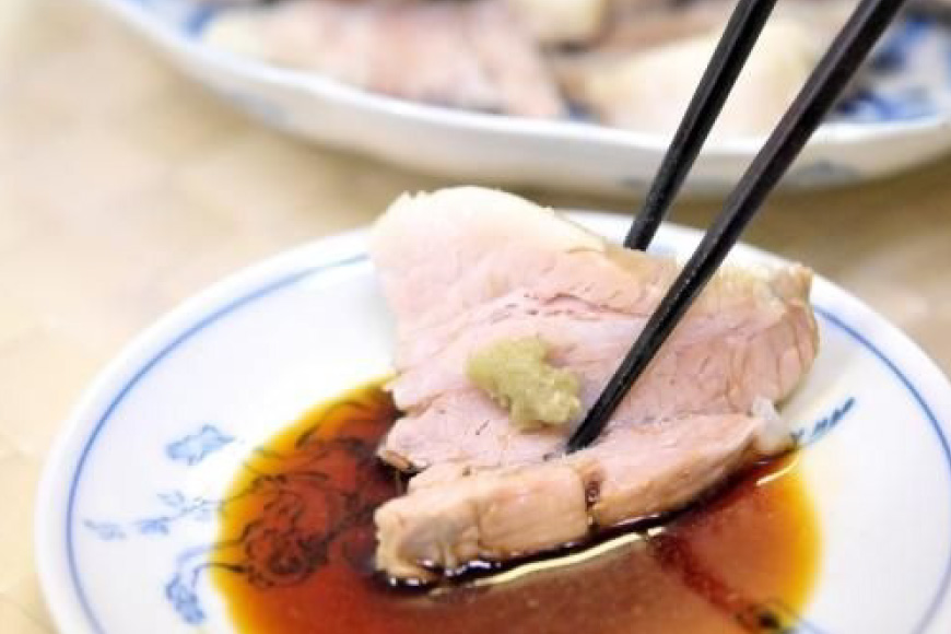 【三代目！肉工房 松本秋義】まっ白煮豚400g×4 [吉田ハム工場 静岡県 吉田町 22424670] 煮豚 松本秋義 冷凍 食品 豚肉 豚バラ肉 チャーシュー ブロック 焼き豚 肉 角煮 豚角煮 保存料 おつまみ おかず つまみ