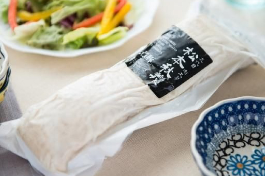 【三代目！肉工房 松本秋義】まっ白煮豚400g×5 [吉田ハム工場 静岡県 吉田町 22424671] 煮豚 松本秋義 冷凍 食品 豚肉 豚バラ肉 チャーシュー ブロック 焼き豚 肉 角煮 豚角煮 保存料 おつまみ おかず つまみ