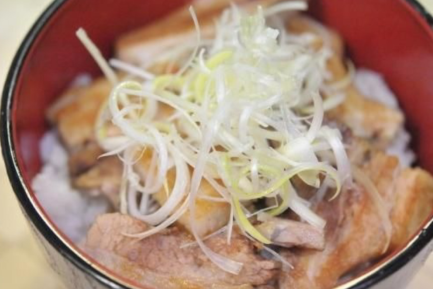 【三代目！肉工房 松本秋義】まっ白煮豚400g×5 [吉田ハム工場 静岡県 吉田町 22424671] 煮豚 松本秋義 冷凍 食品 豚肉 豚バラ肉 チャーシュー ブロック 焼き豚 肉 角煮 豚角煮 保存料 おつまみ おかず つまみ