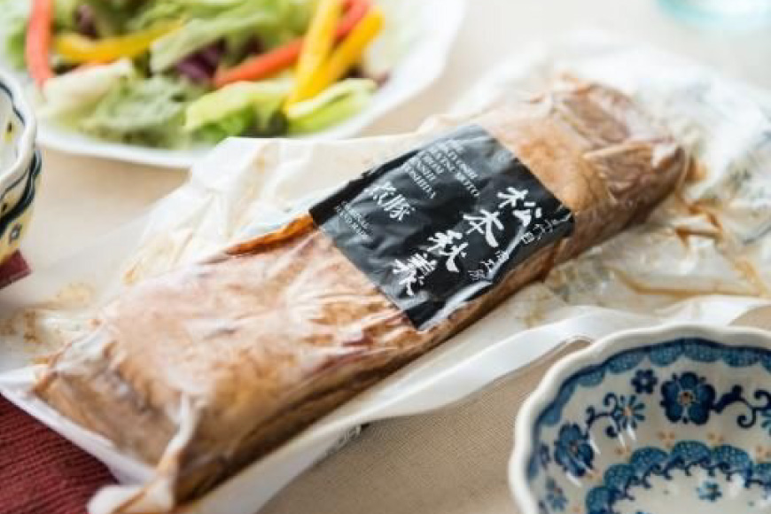 【三代目！肉工房 松本秋義】まっ黒煮豚400g×2 [吉田ハム工場 静岡県 吉田町 22424663] 煮豚 松本秋義 冷凍 食品 豚肉 豚バラ肉 チャーシュー ブロック 焼き豚 肉 角煮 豚角煮 保存料 おつまみ おかず つまみ
