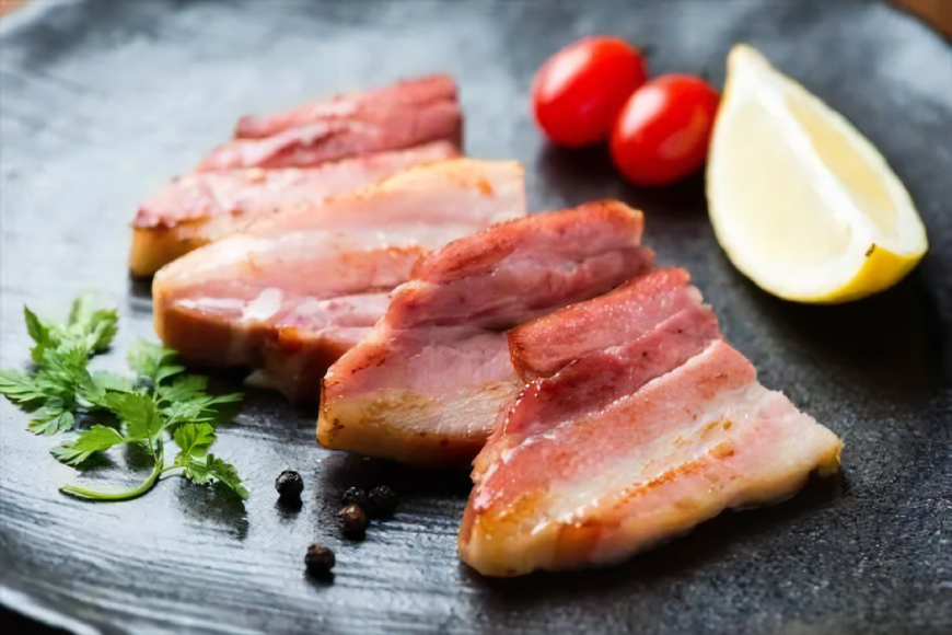 【三代目!肉工房 松本秋義】 すっごいスモークベーコン ブロック 300g×3 [吉田ハム工場 静岡県 吉田町 22424659] ベーコン べーこん 肉 加工肉 スモーク ベーコンエッグ 豚肉 国産 豚 豚バラ肉 おつまみ
