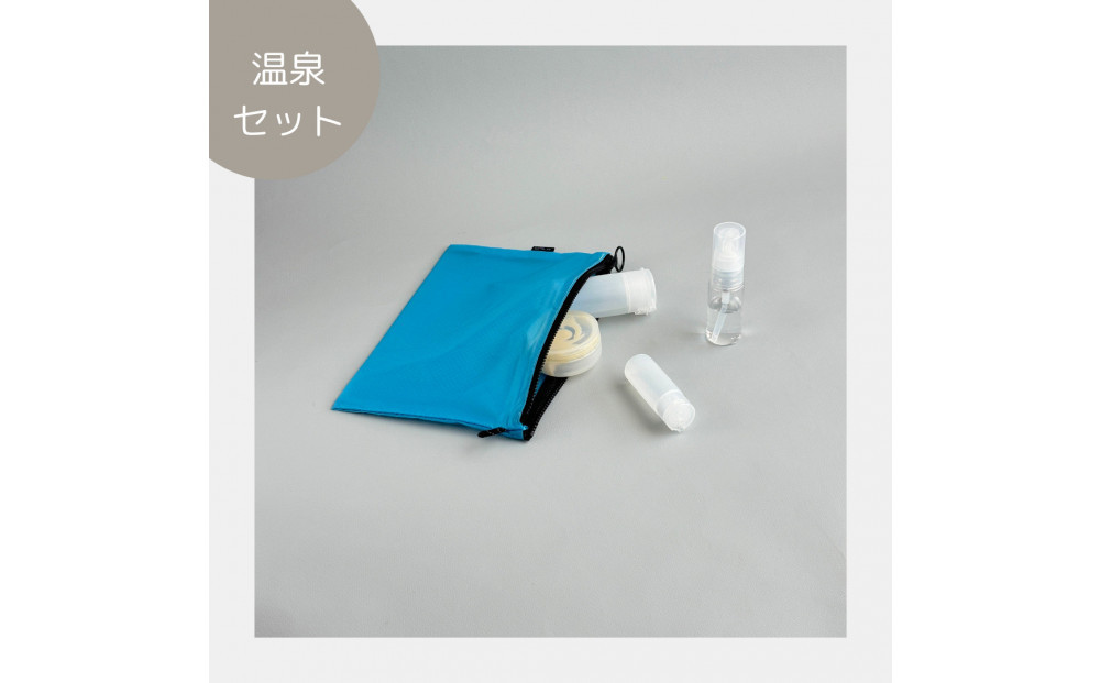 【水色】A6が入るとっても軽いナイロンフラットポーチ（マチなし）旅行用や化粧品にも
