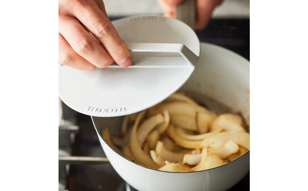 VERMICULAR YUKIHIRA 18cm ïŒãããããªããïŒå°çšã¹ãã³ã¬ã¹ãªããïŒã·ãŒãœã«ããã¯ã€ãïŒ | é ãªã¹ éªå¹³é 調çåšå
· ãããã³çšå VERMICULAR é³ç©ããŒããŒé çæé æ¥æ¬è£œ ã¬ã¹ç« ã¬ã¹ IH IHå¯Ÿå¿ åé£ ç
®èŸŒã¿ ã¿ãæ± é«çŽ ãããã ã®ãã ãã¬ãŒã³ã äººæ° ãããã éæç¡æ