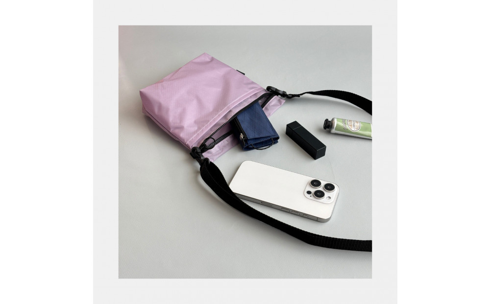 【ラベンダー】雨の日にも！ポケット付き軽量ナイロンショルダーバッグ　サコッシュ　撥水ポシェット