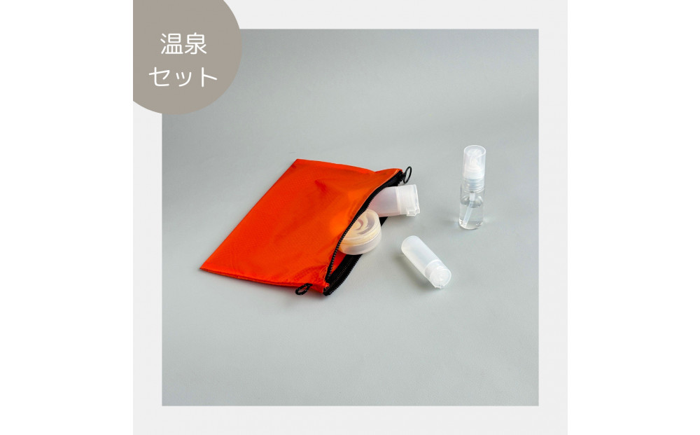 【オレンジ】A6が入るとっても軽いナイロンフラットポーチ（マチなし）旅行用や化粧品にも