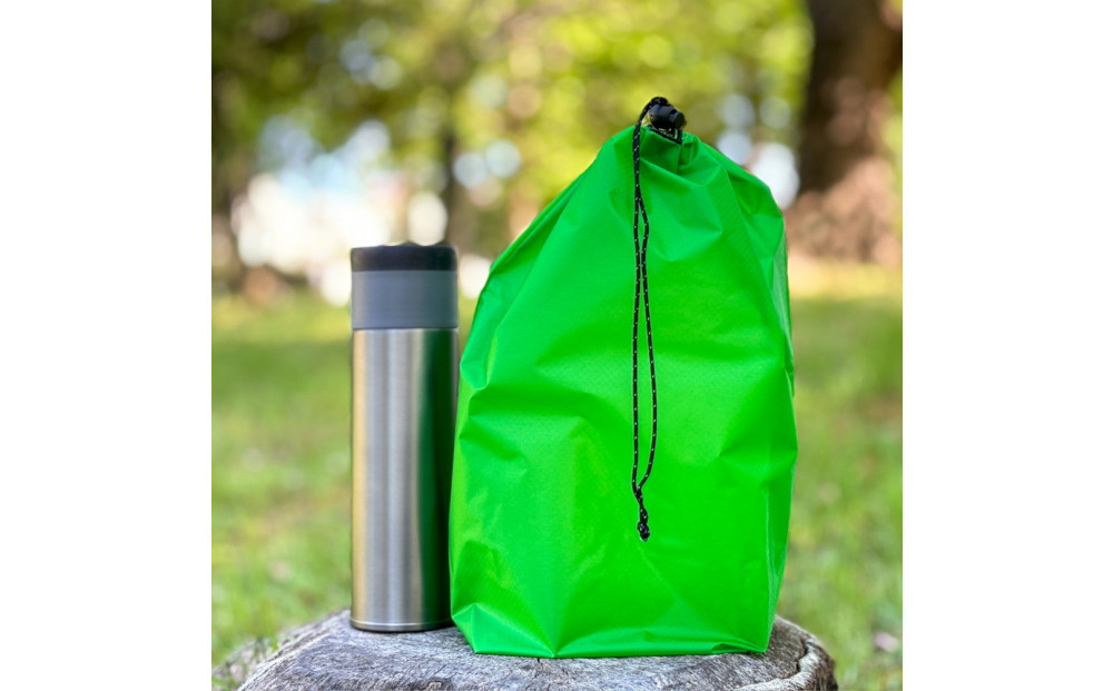 【L・5L・緑】 大きめナイロン巾着袋　スタッフバッグ　スタッフサック　バッグインバッグ　着替え袋