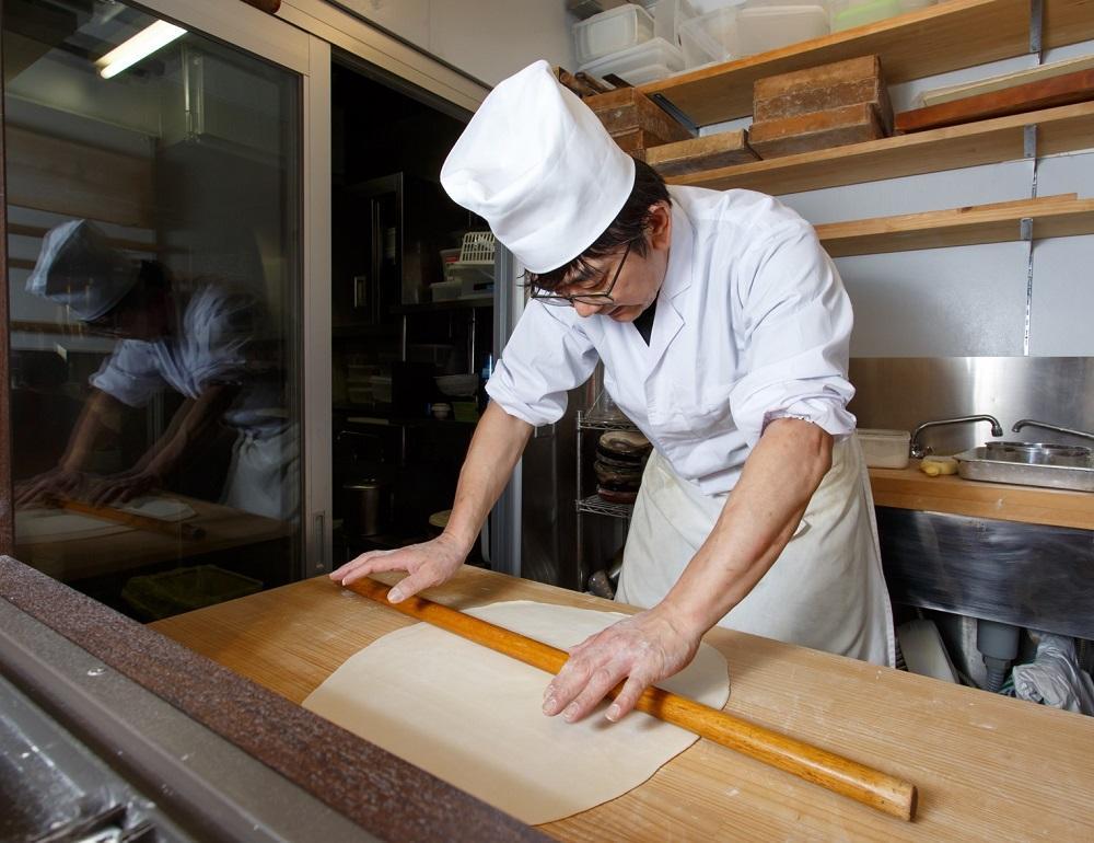 名古屋伝統の味噌煮込みうどん（6食セット）大正１４年創業　味噌煮込みうどんの山本屋　手打ち麺にこだわり！