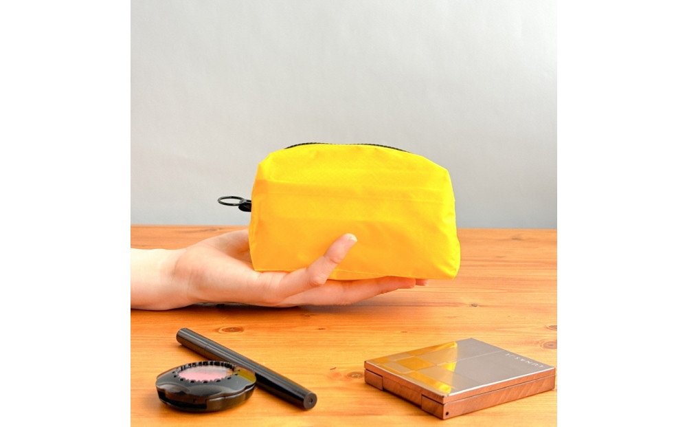 【黄色】ナイロン化粧ポーチ　内ポケット付き