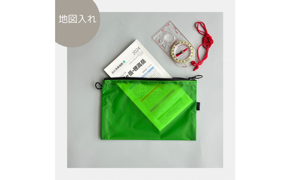 【緑】A6が入るとっても軽いナイロンフラットポーチ（マチなし）旅行用や化粧品にも
