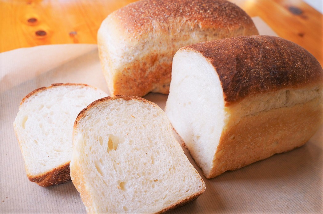 国産小麦・天然酵母　乳卵バター不使用　石窯焼きパンセット　H069-024