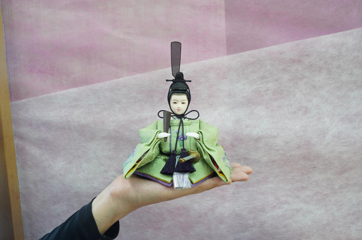 （ 数量限定 ）手の平サイズひな人形 『碧の夢手鞠』 人形作り40年 “平安天鳳”作 丹後ちりめん 人参草木染め 匠 手作り コンパクト 大切 こども ひな祭り 木製 今どき かわいい おしゃれ モダン にんじん 雛人形 ミニチュア 贈り物 京都 人形 着物 子供 孫 ふるさと納税限定 碧南市 H067-159