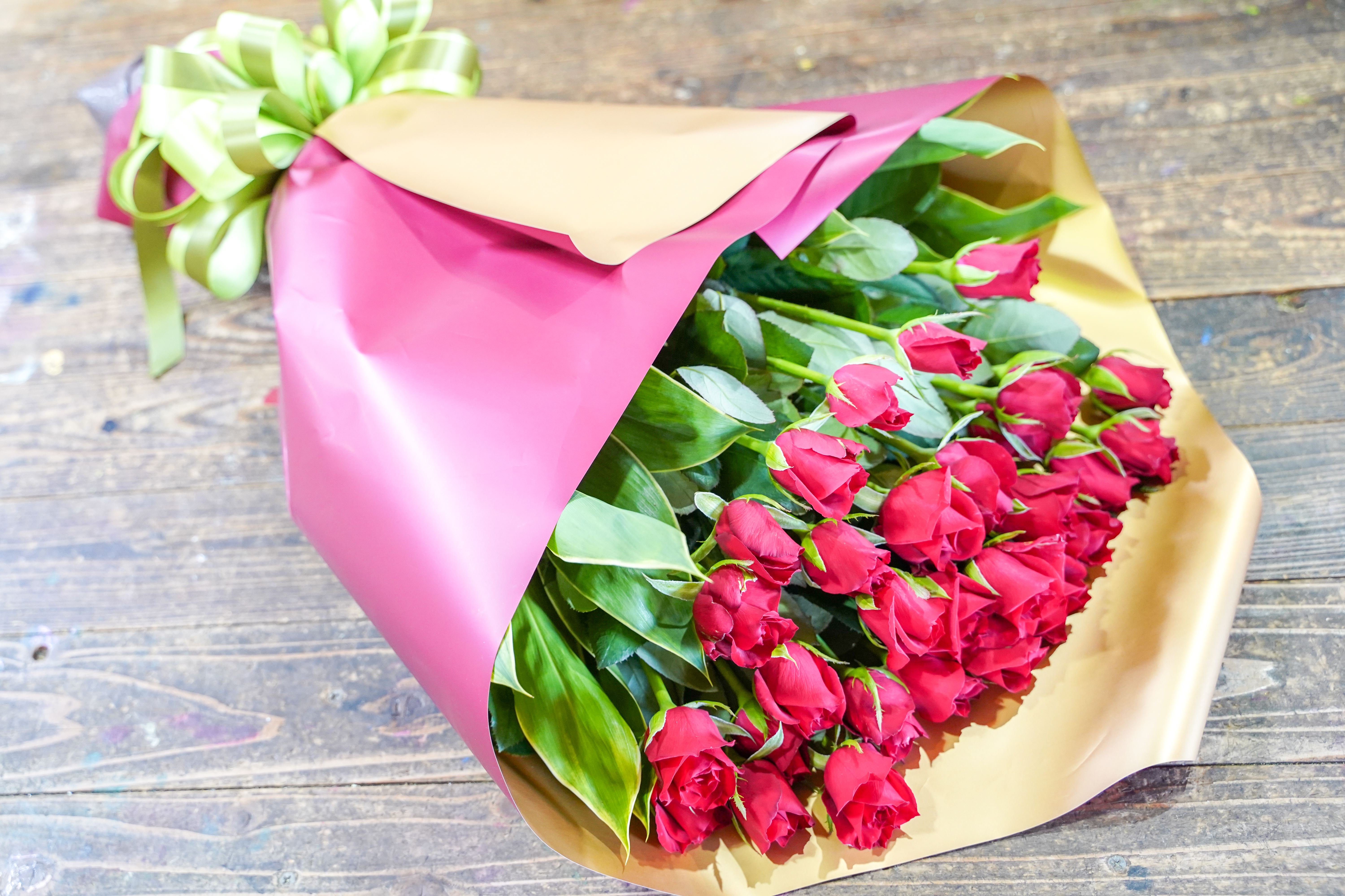 【豪華な30本】真っ赤なバラの花束　H092-024