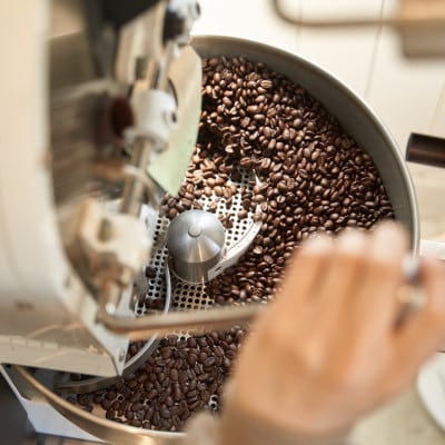 【焙煎日本一'22】スペシャルティコーヒーブレンド粉 (中挽き) ギフト 100g×3種【1428216】