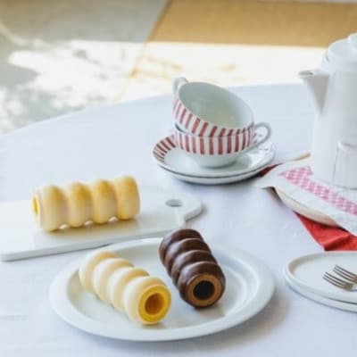 ユーハイム バウムクーヘンキュートジャパン2本セット(ホワイトチョコレート&チョコレート)【1663846】