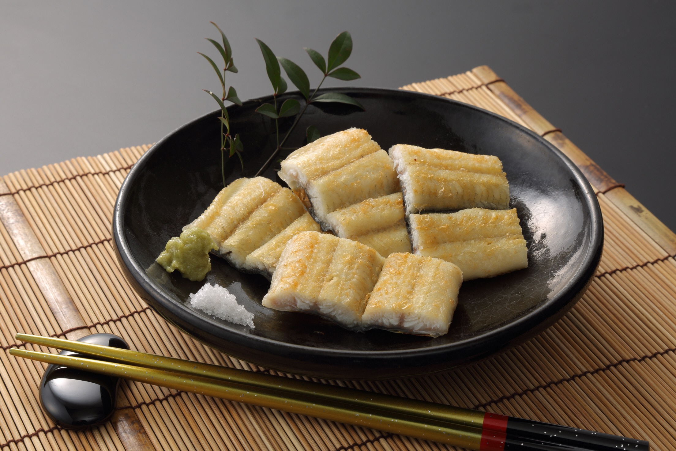 【訳アリ】三河一色産 こだわりの手焼き白焼うなぎ（3～5尾）【冷凍】・H024-25