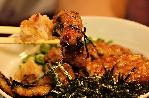 三河一色産　うなぎ手焼き【蒲焼パック4尾(1尾150g〜180g)】・U035-480