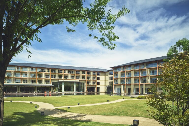 【ホテルインディゴ 犬山有楽苑】スタンダードルームご宿泊ペア招待券（朝食・夕食付き）