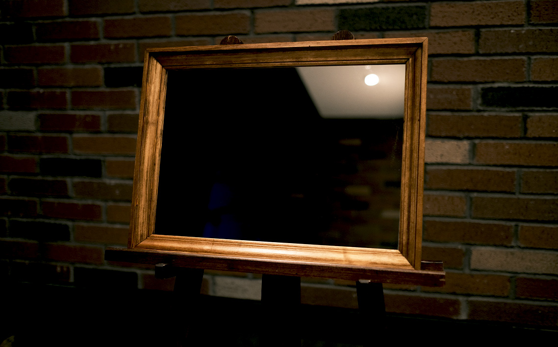 アメリカンデザイン　ウォールミラー　THE　CLASSIC【国産杉無垢材使用】 ／ インテリア 鏡 日本製 おしゃれ アンティーク 人気 壁掛け鏡 木製 国産杉 スギ 無垢 おすすめ ギフト 贈り物 プレゼント No.306